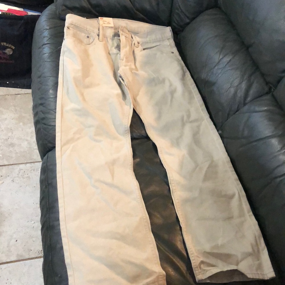 Young men’s 514 Levi Strauss.  Size 32 30.